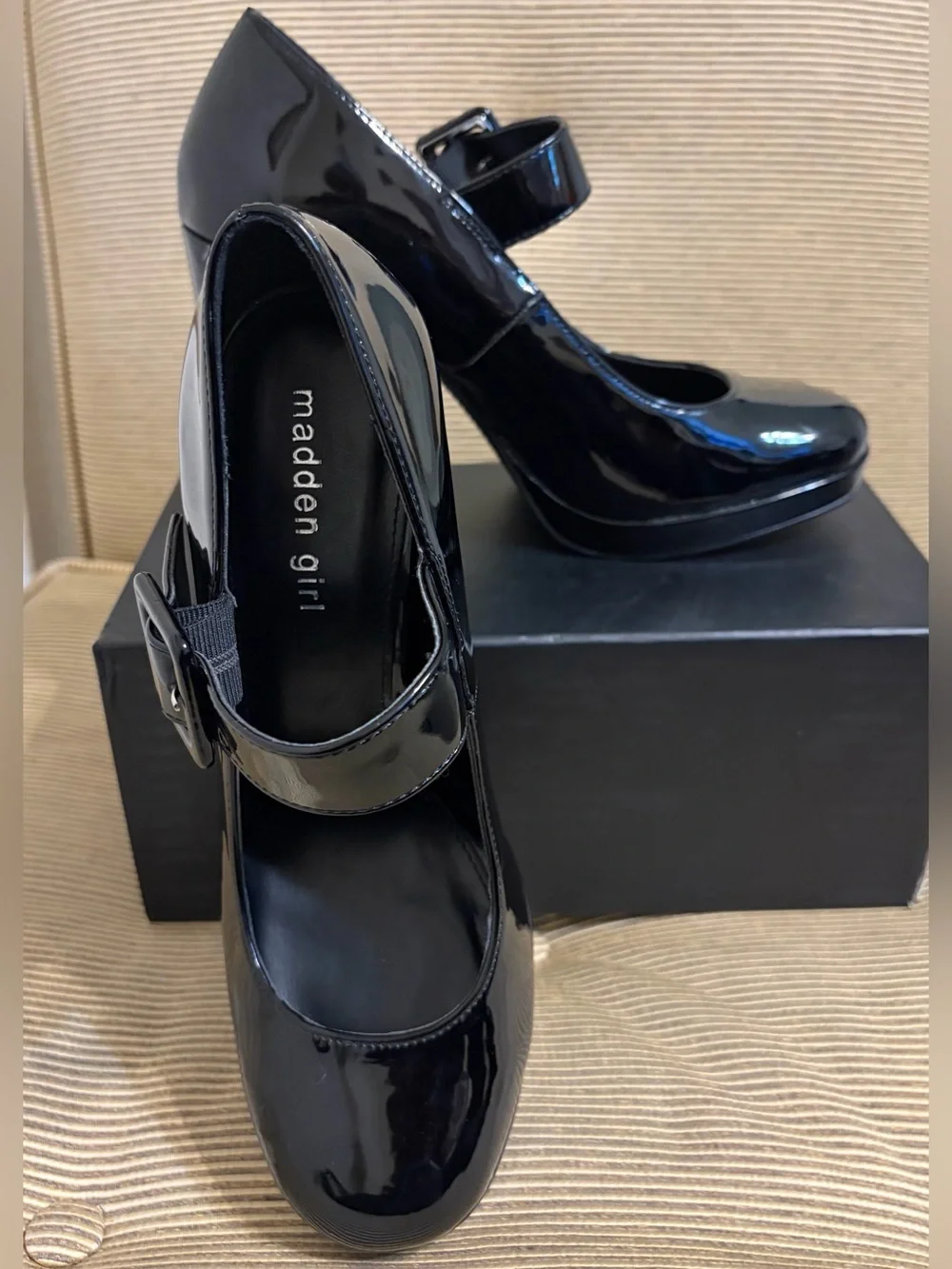 Madden Girl Women’s Ursulla Black Patent Leather Mary Jane Platform Pump, Size 8
